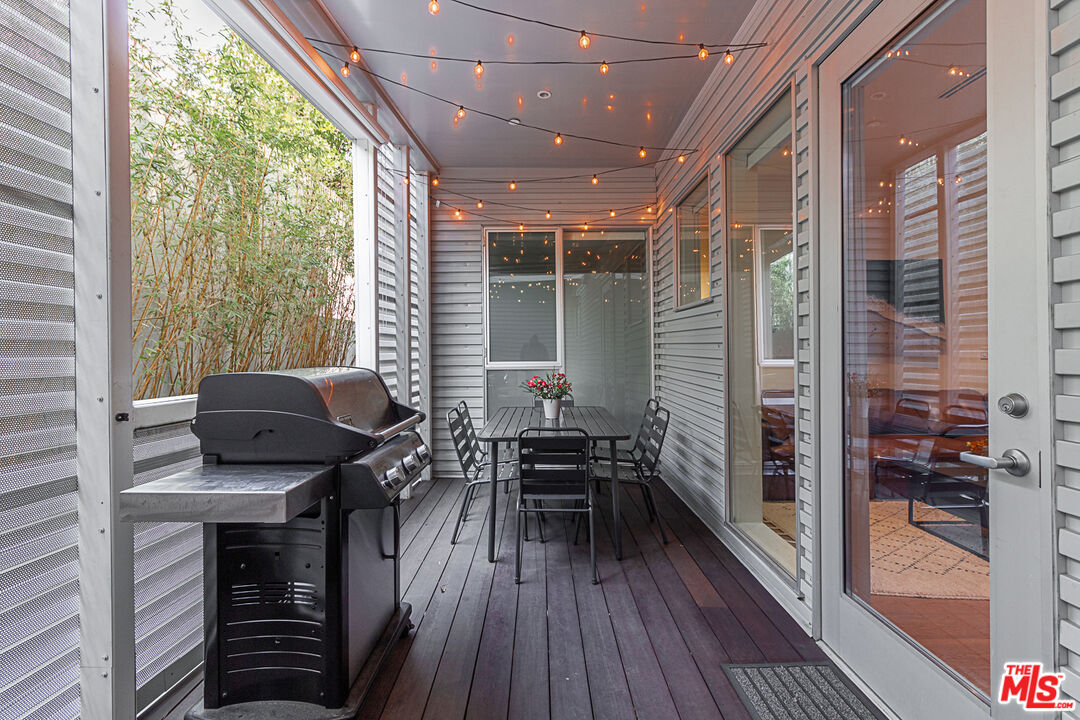 1030 N Kings Rd Unit: 104