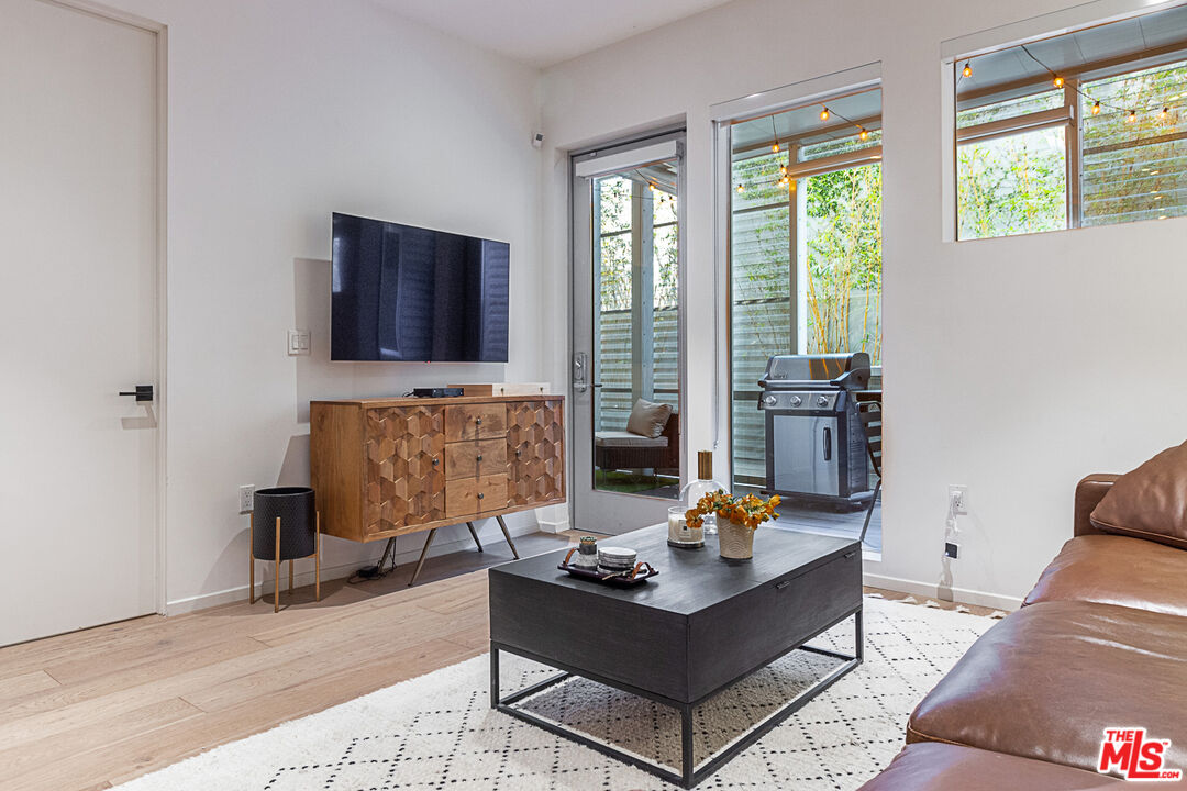 1030 N Kings Rd Unit: 104