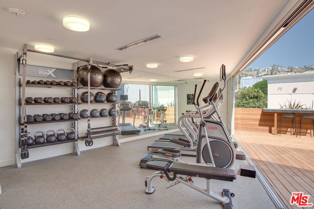 1030 N Kings Rd Unit: 104