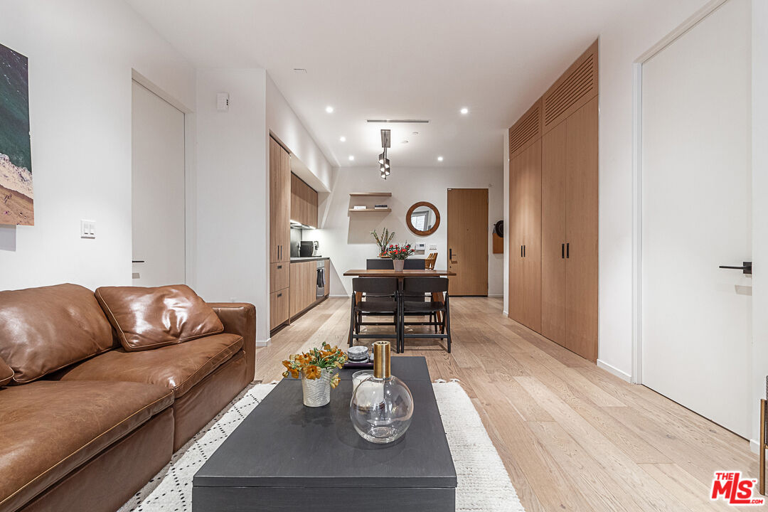 1030 N Kings Rd Unit: 104