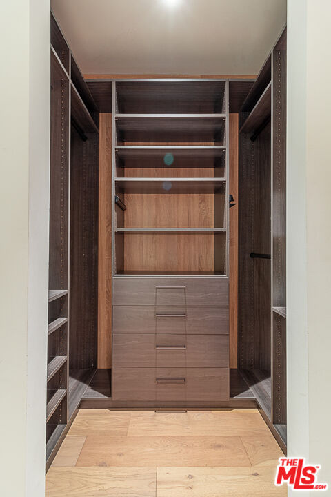 1030 N Kings Rd Unit: 104