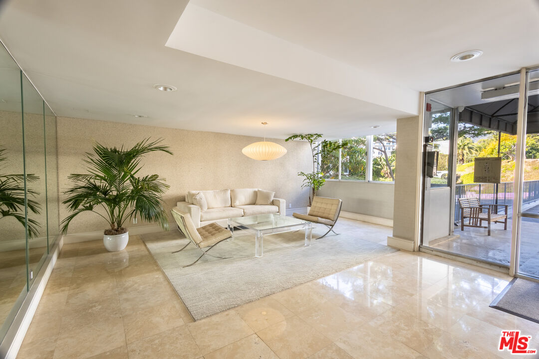 17366 W Sunset Blvd Unit: 302
