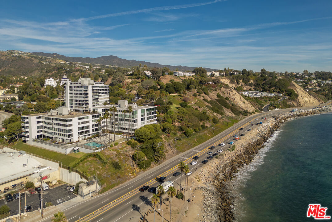 17366 W Sunset Blvd Unit: 302