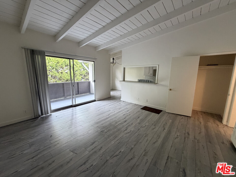11842 Goshen Ave Unit: 5