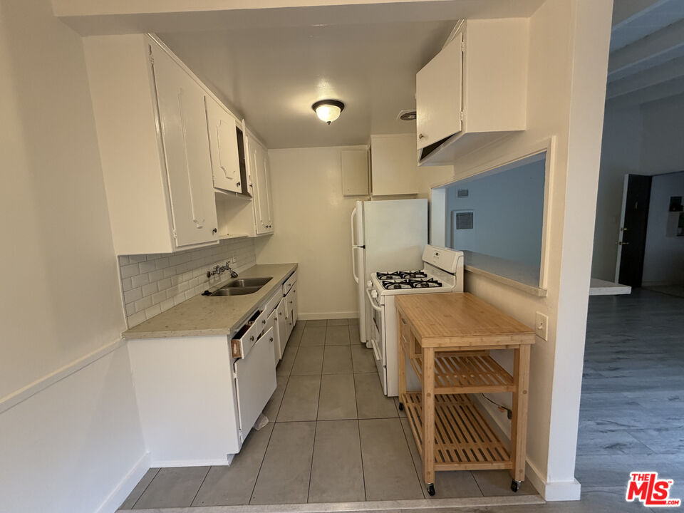 11842 Goshen Ave Unit: 5