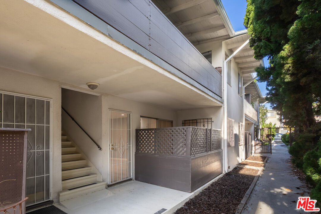11842 Goshen Ave Unit: 5