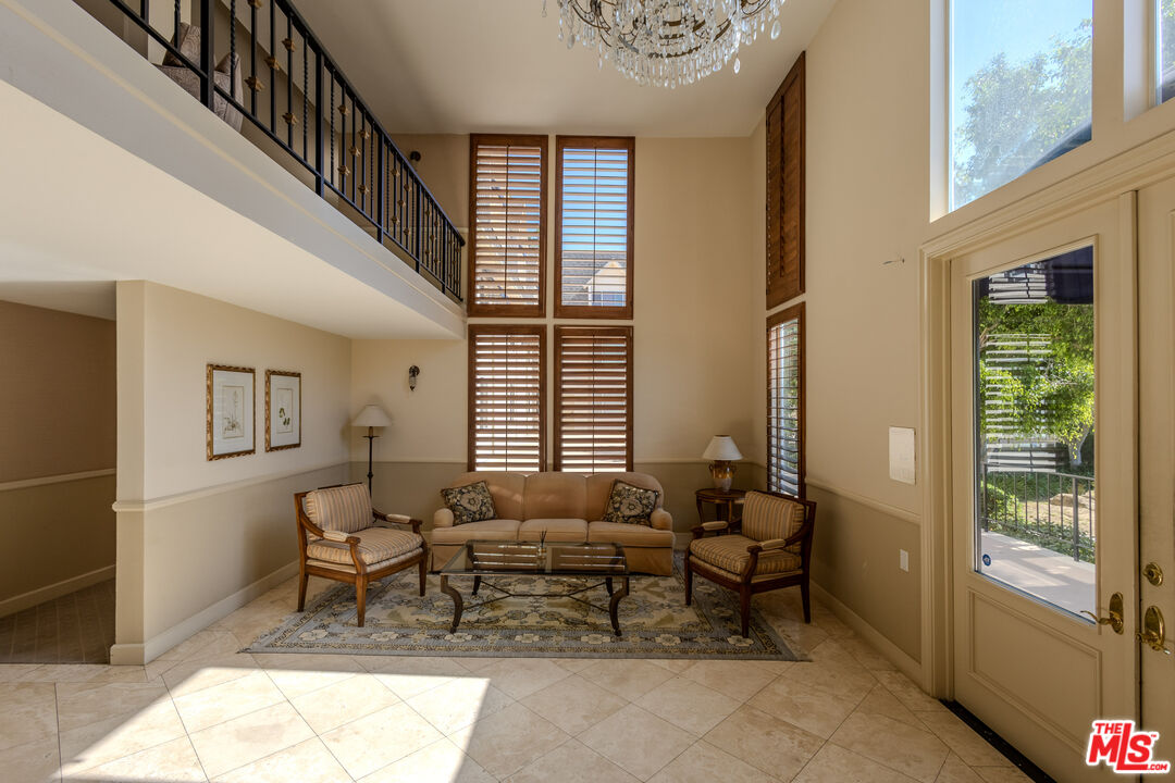 2385 Roscomare Rd Unit: D15