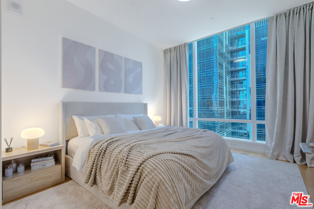 877 Francisco St Unit: 1903