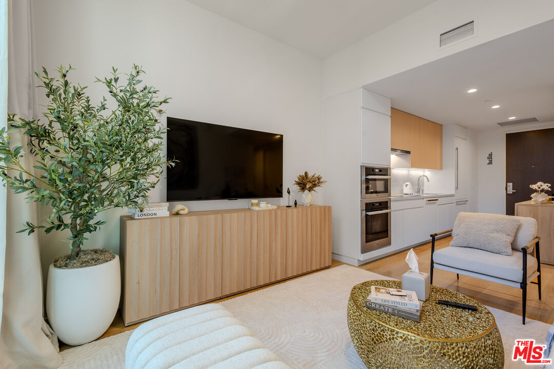 877 Francisco St Unit: 1903