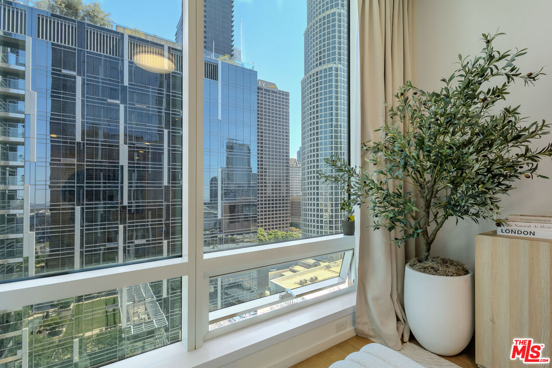 877 Francisco St Unit: 1903