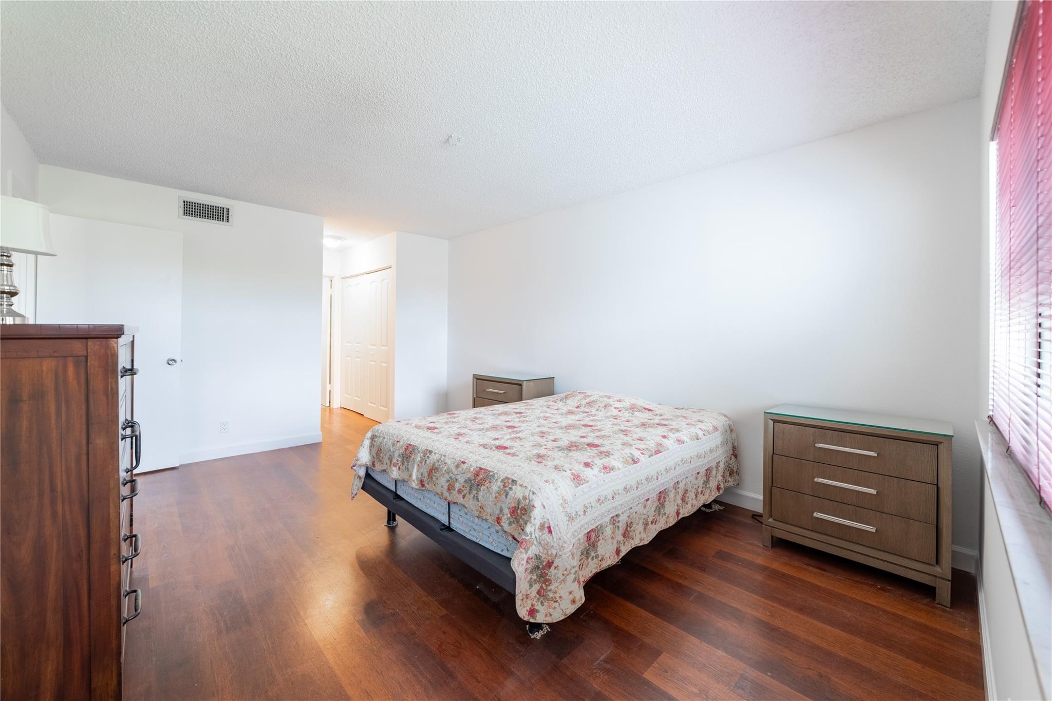 200 Lakeview Dr 307