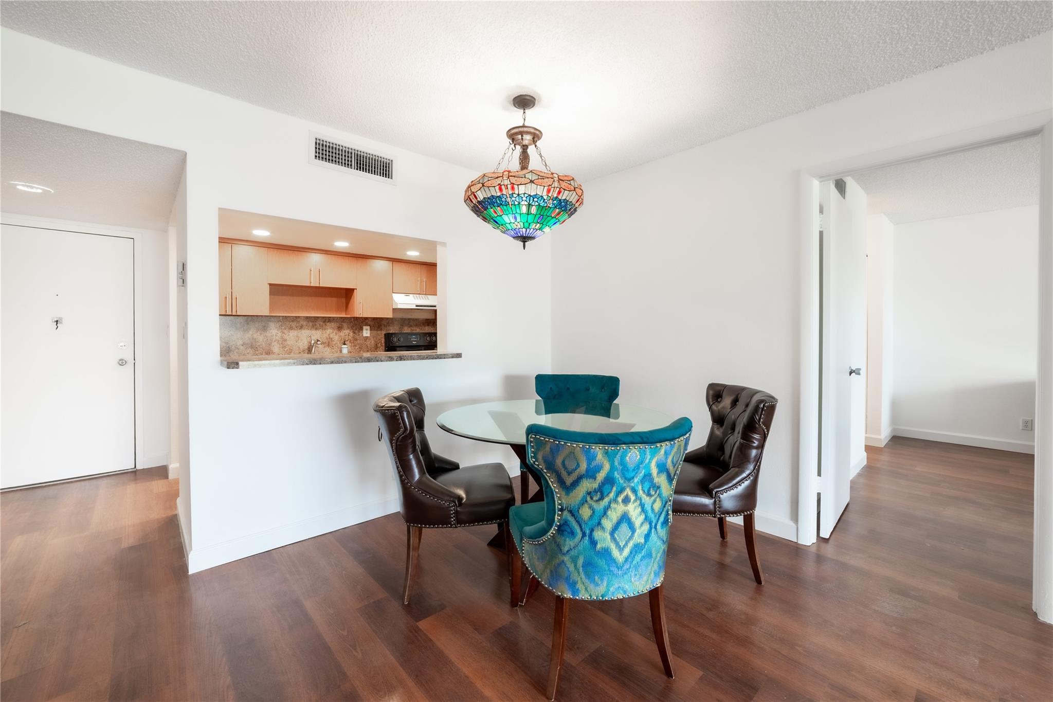 200 Lakeview Dr 307