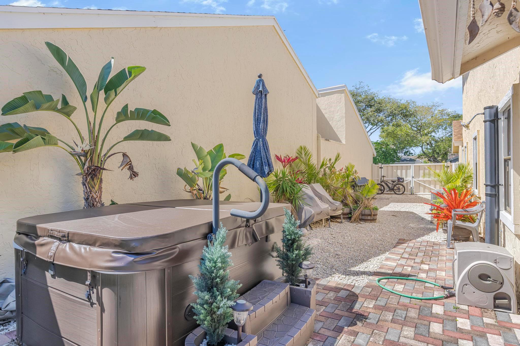 1075 NW 19th Ter