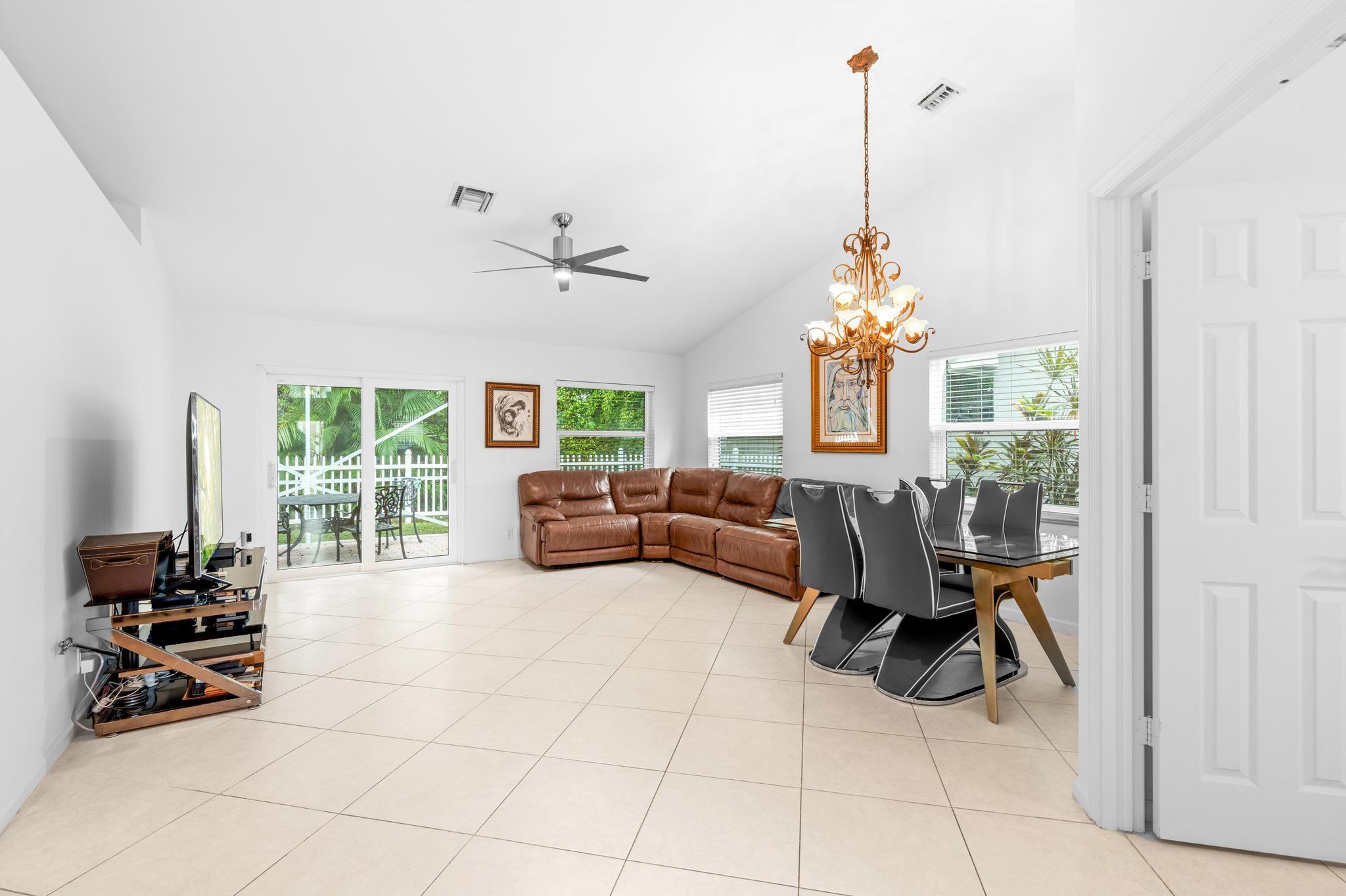 5403 Grande Palm Cir