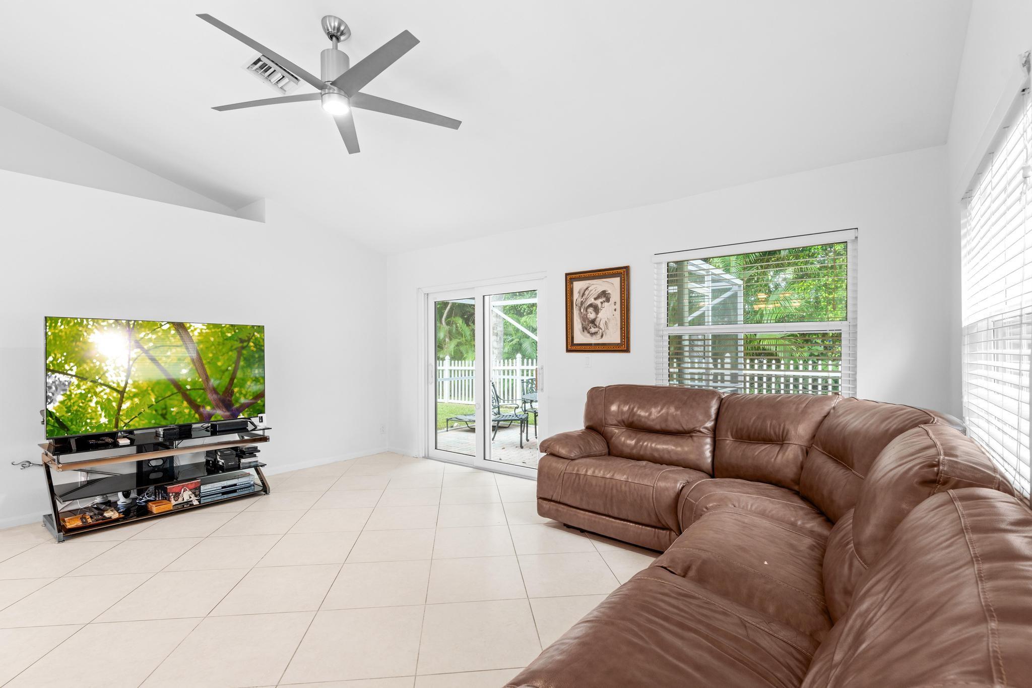 5403 Grande Palm Cir