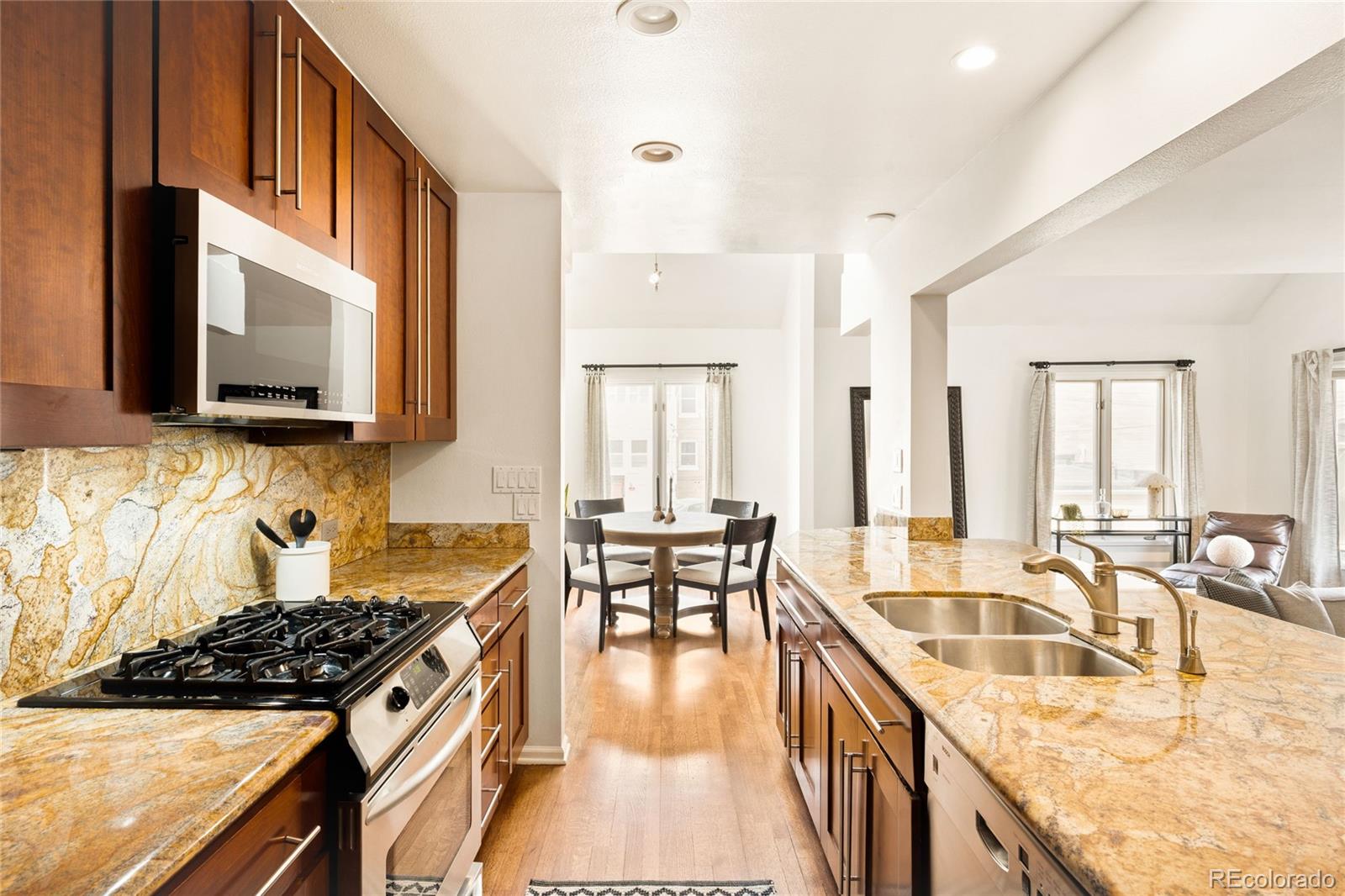 999 N Emerson Street Unit: 11