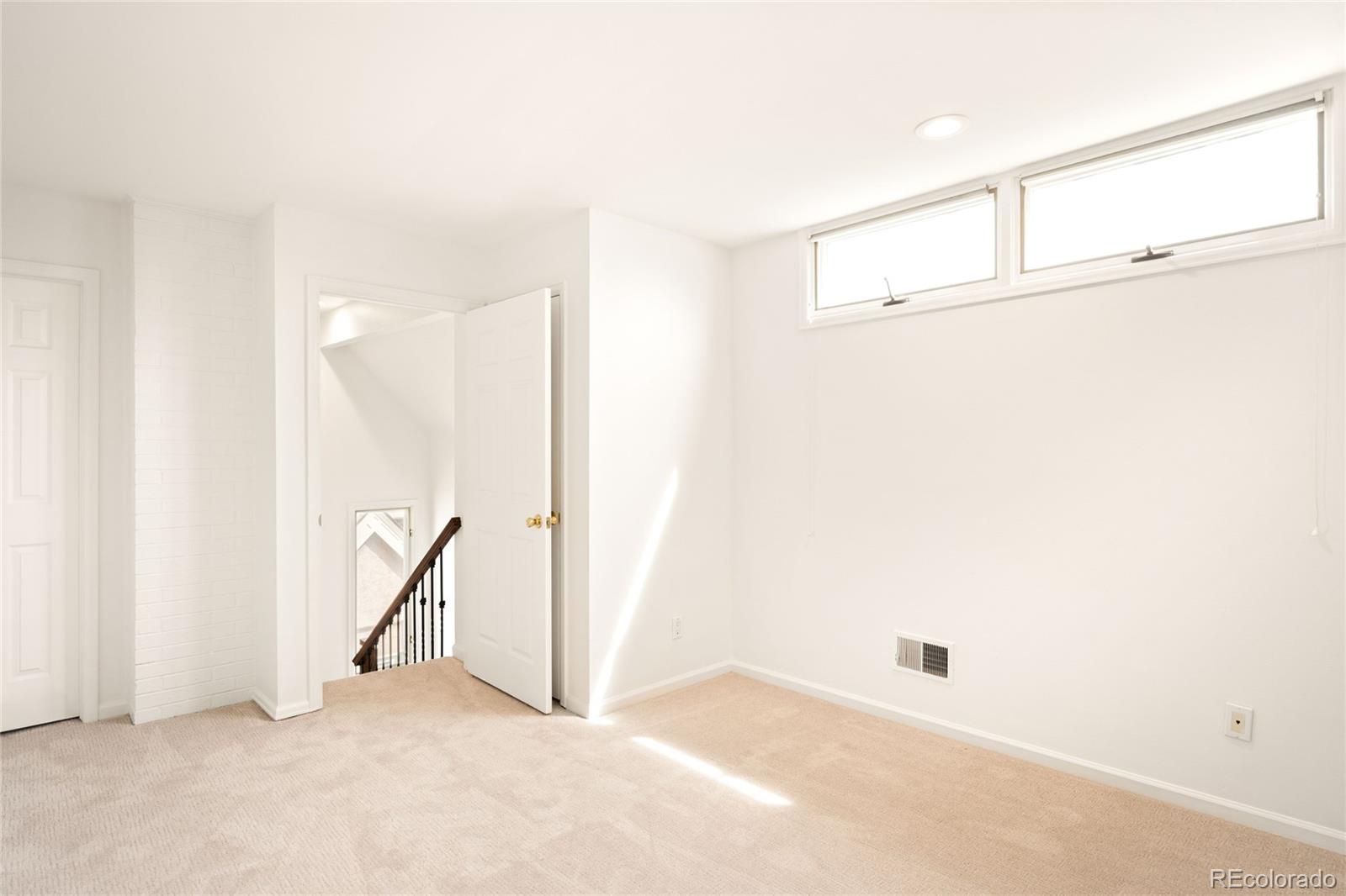 999 N Emerson Street Unit: 11