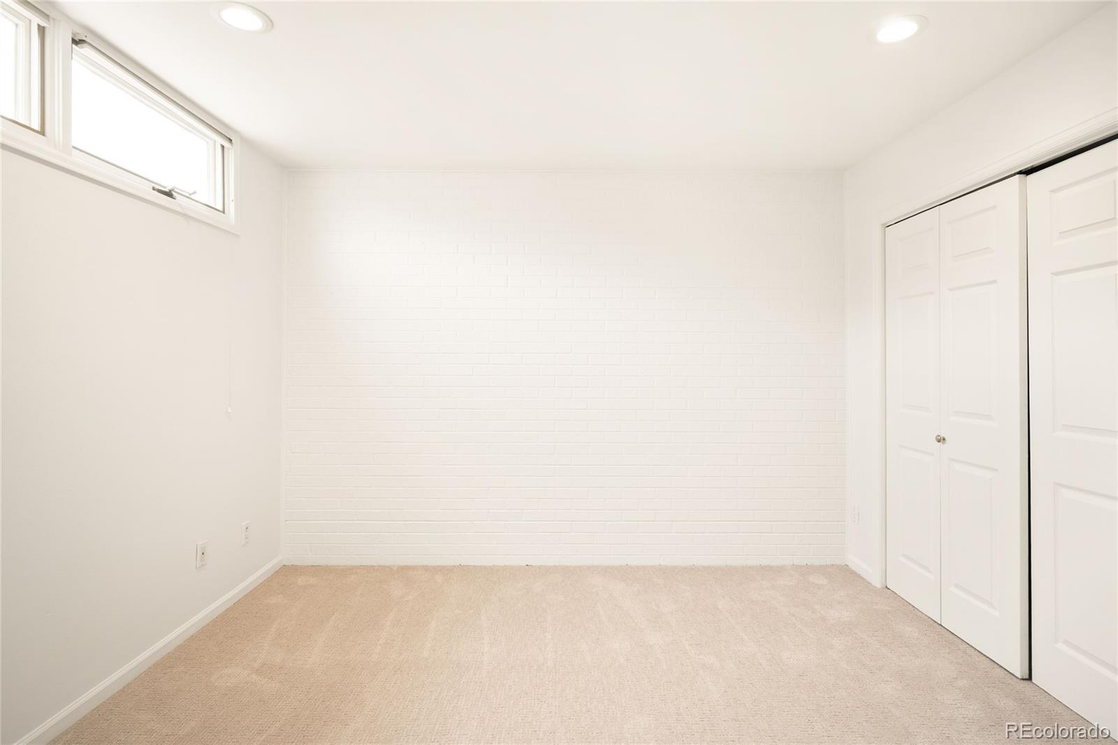 999 N Emerson Street Unit: 11