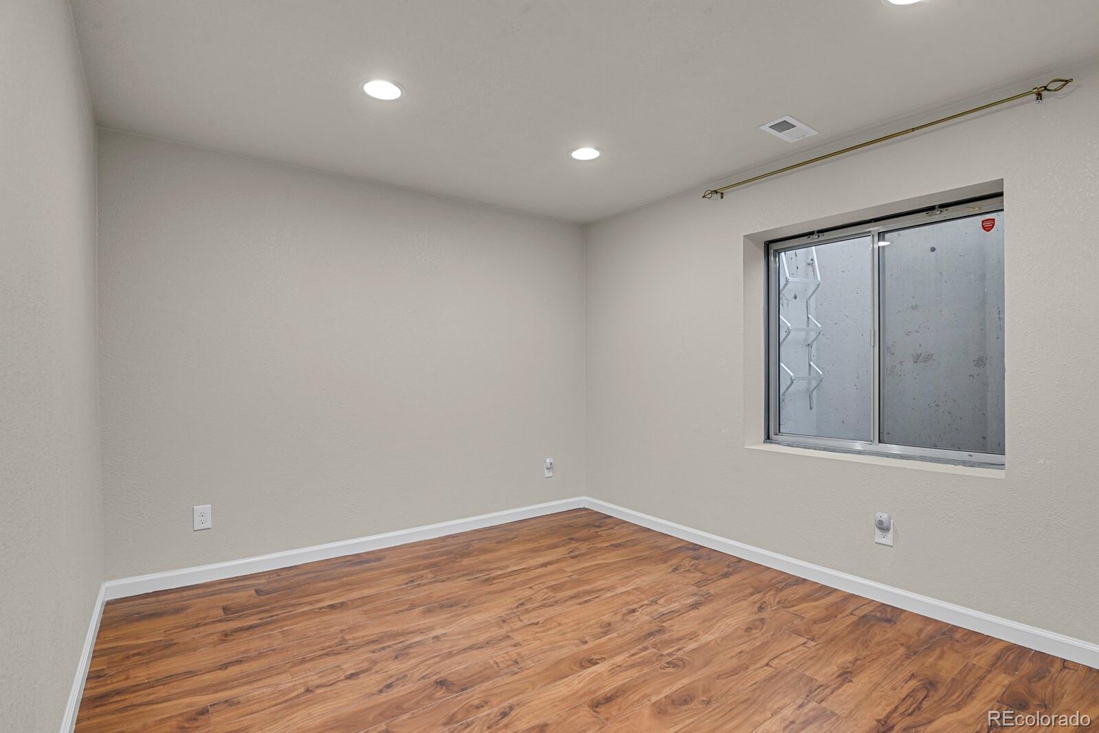 2668 S Troy