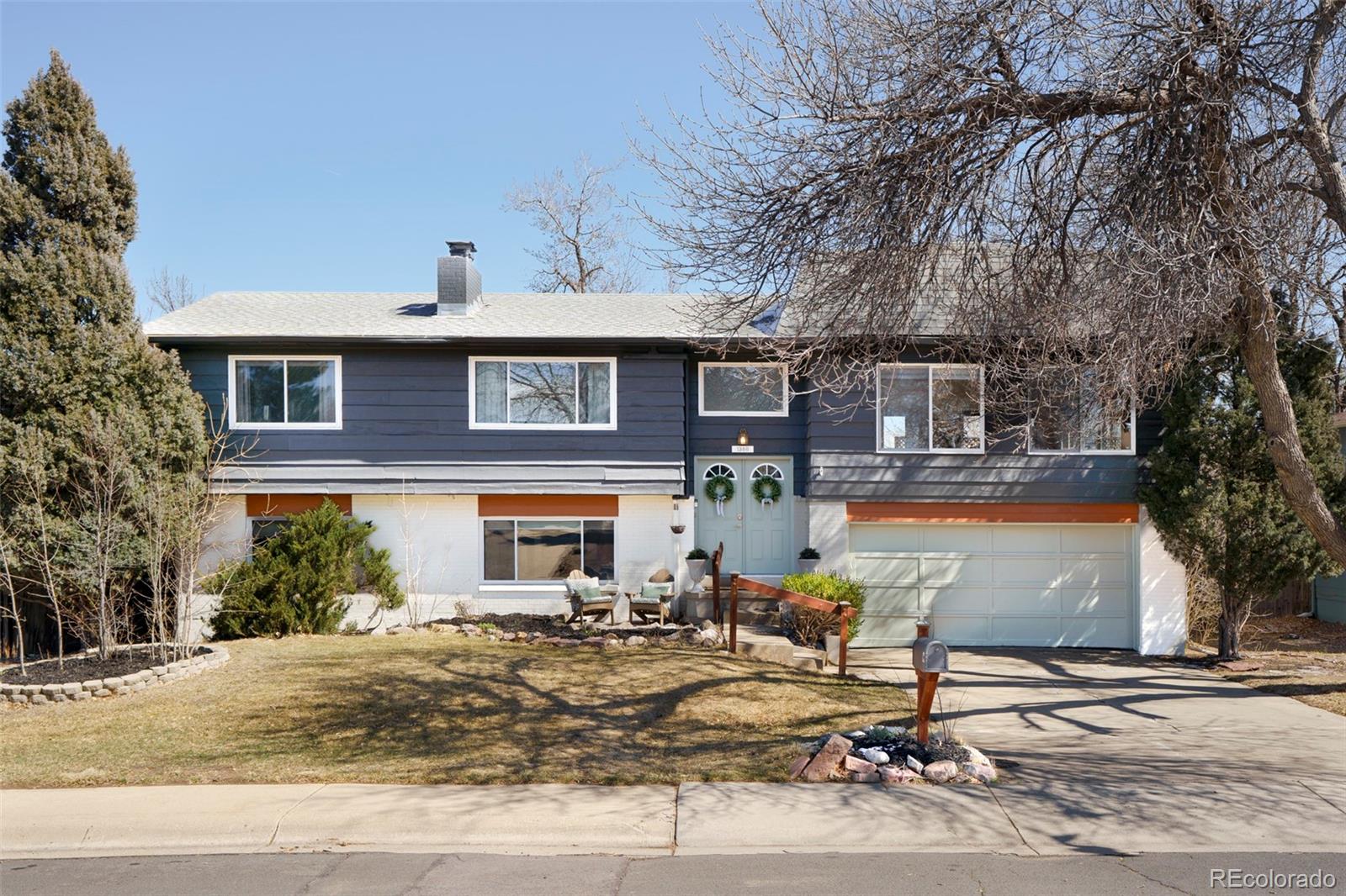 1380 Holly Drive W