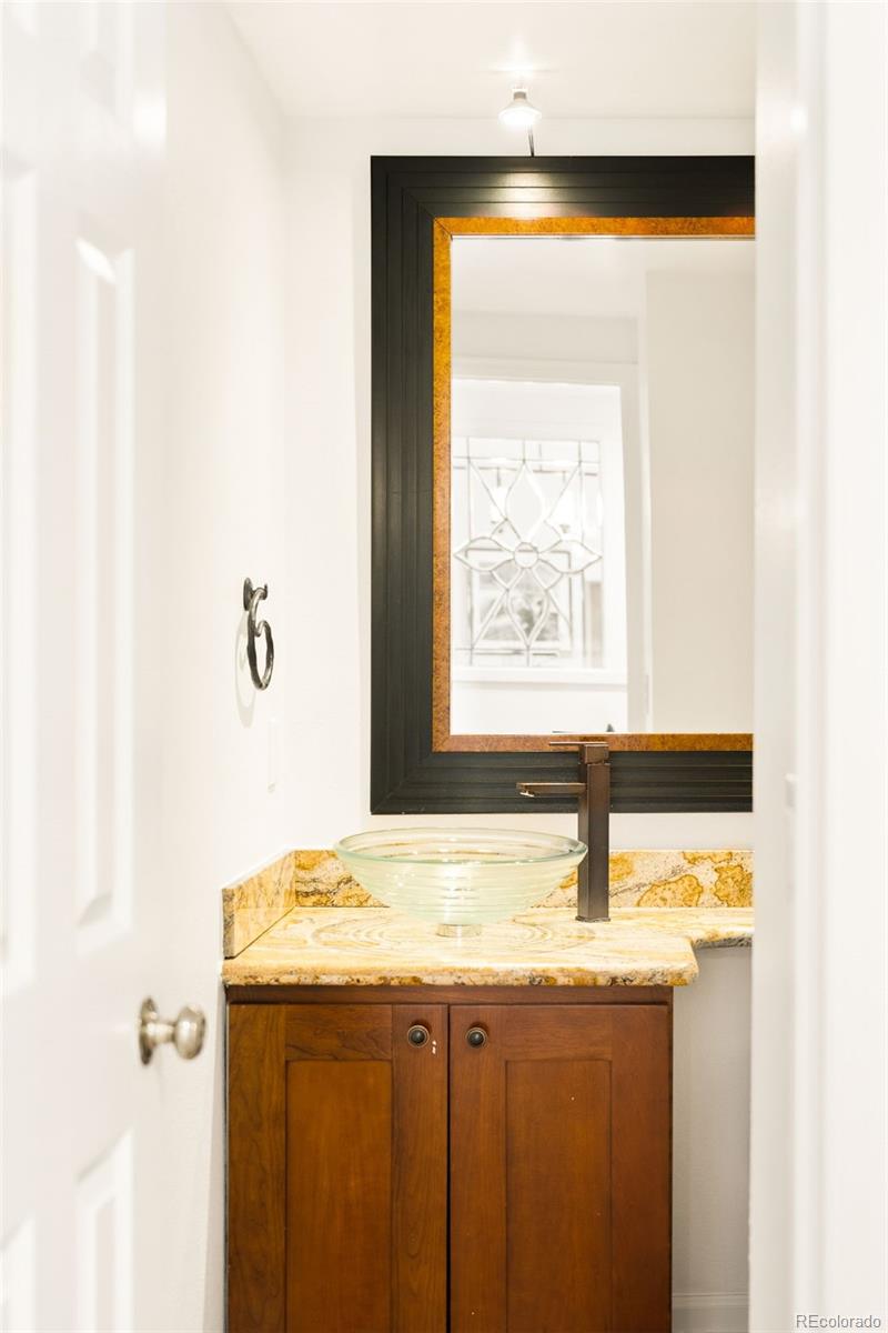 999 N Emerson Street Unit: 11