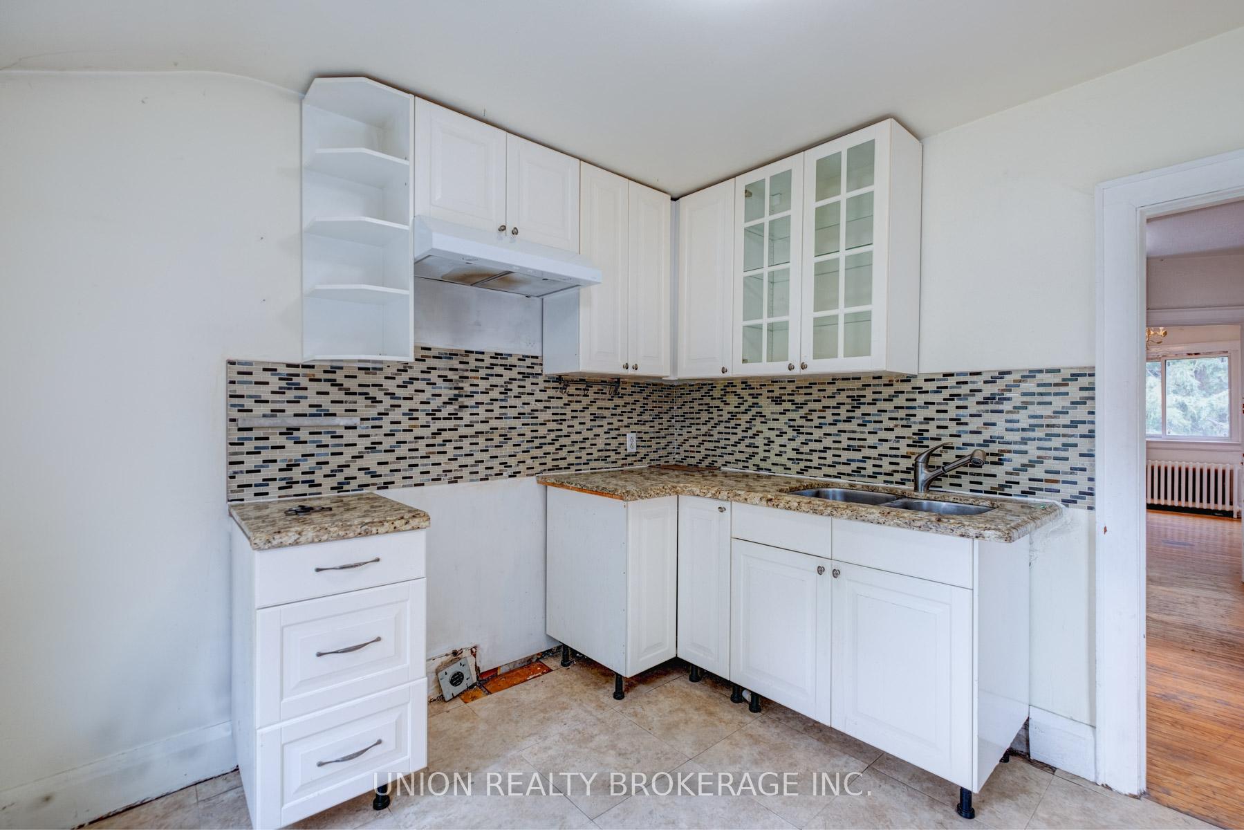387 Millwood Road, Toronto C10