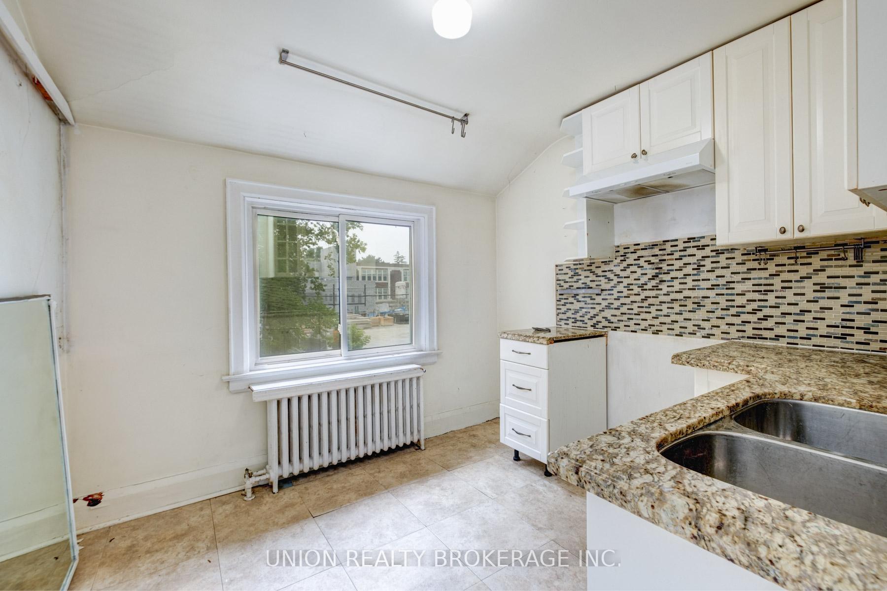 387 Millwood Road, Toronto C10