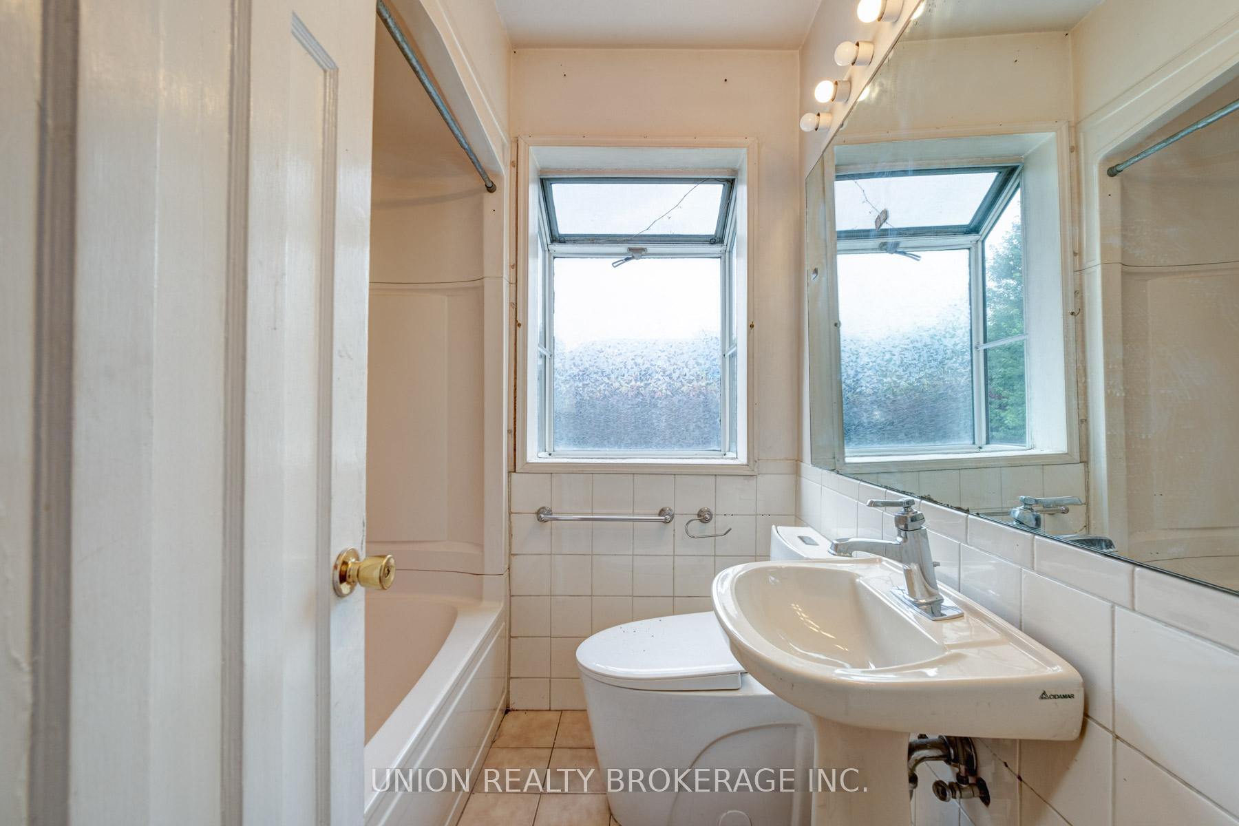 387 Millwood Road, Toronto C10