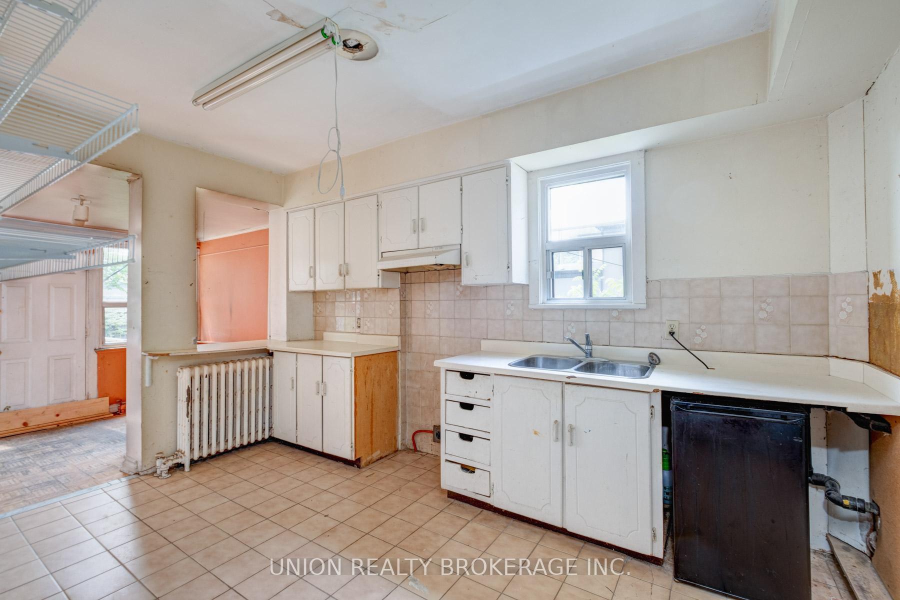 387 Millwood Road, Toronto C10