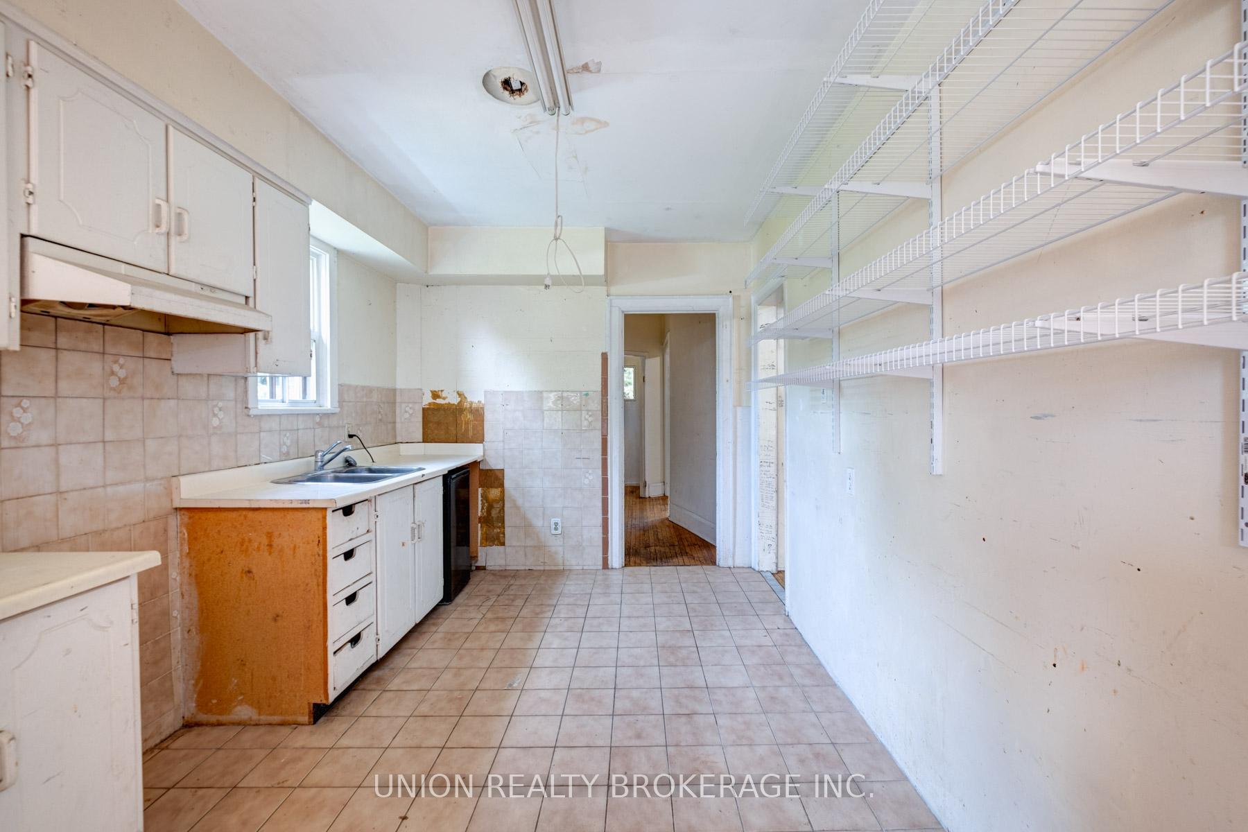 387 Millwood Road, Toronto C10