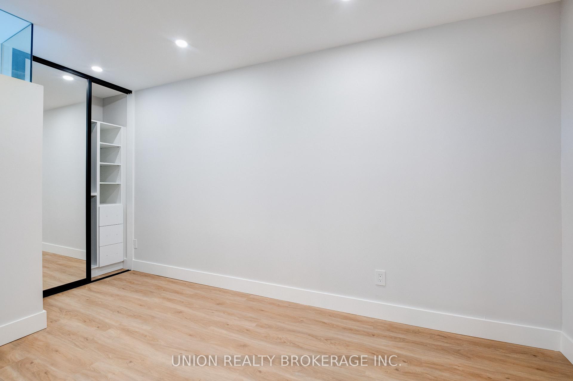 33 Harbour Square Unit 822