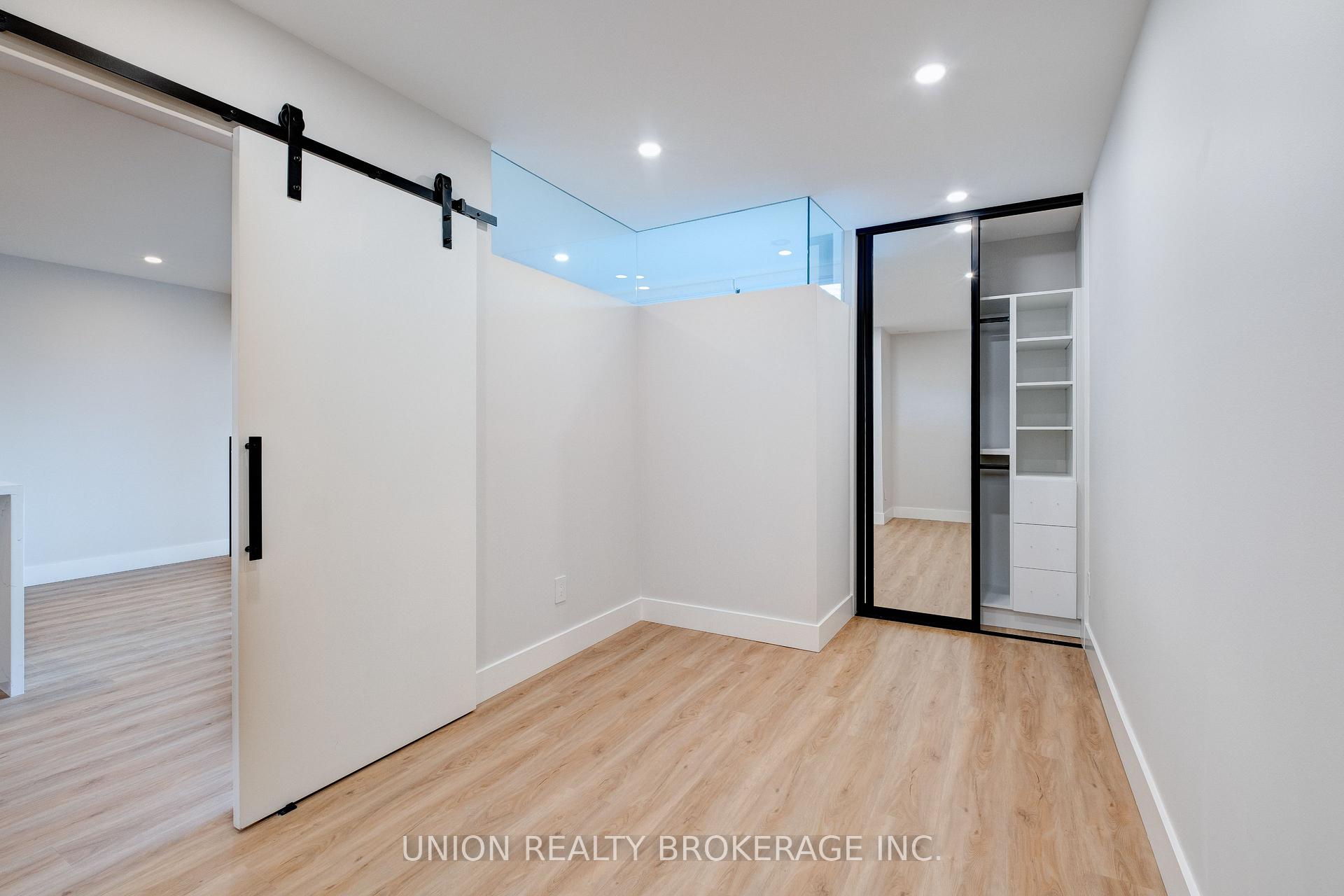 33 Harbour Square Unit 822