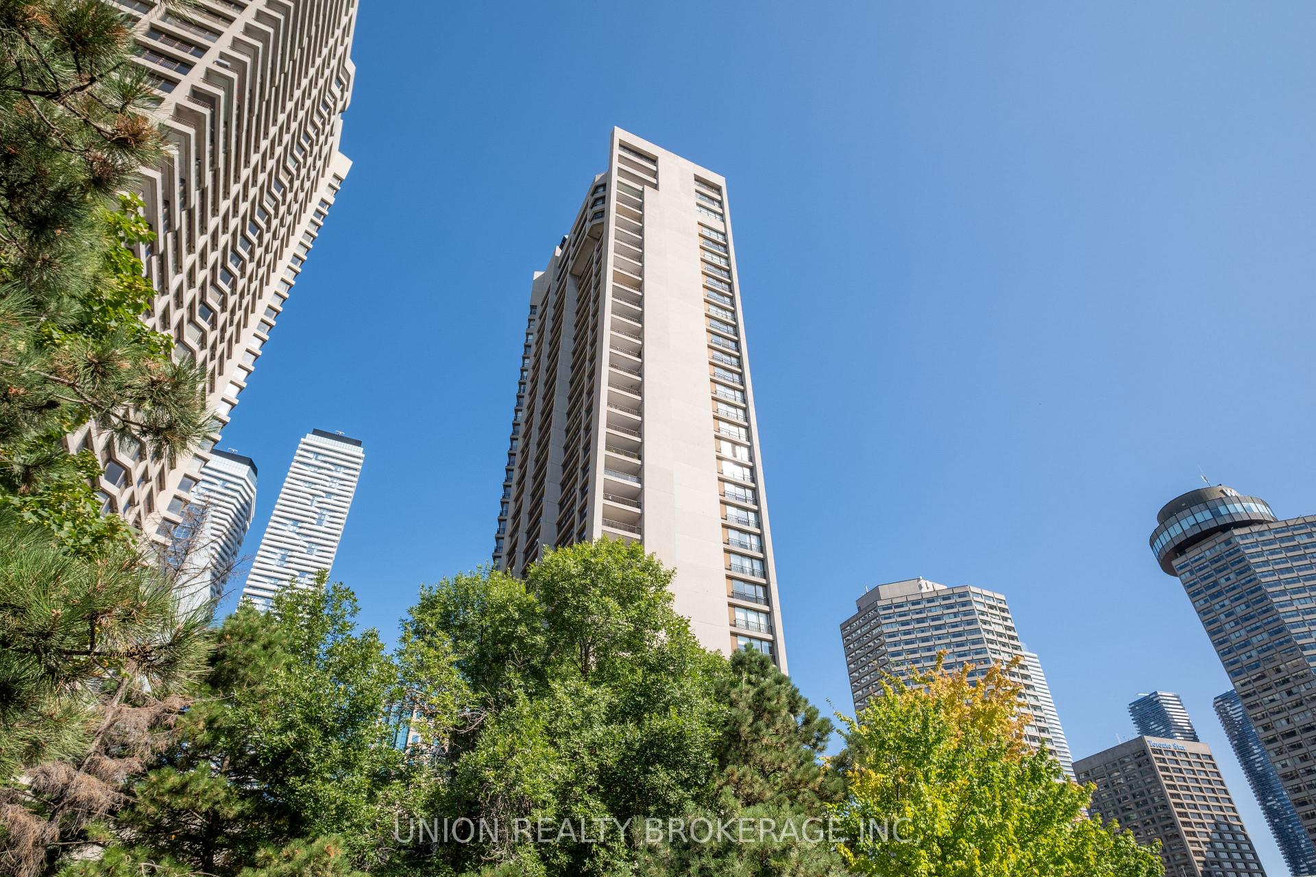 33 Harbour Square Unit 822
