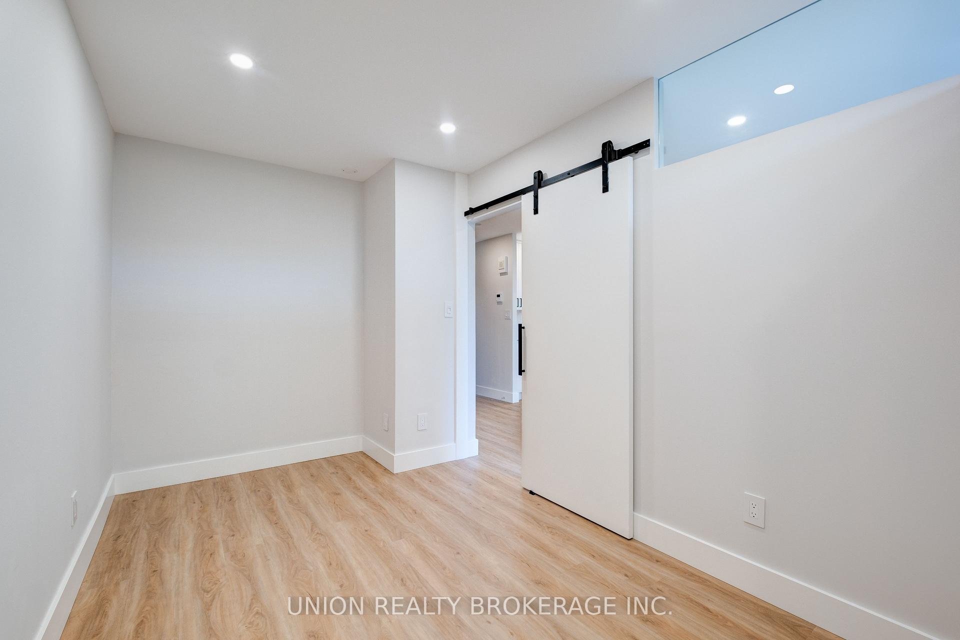33 Harbour Square Unit 822