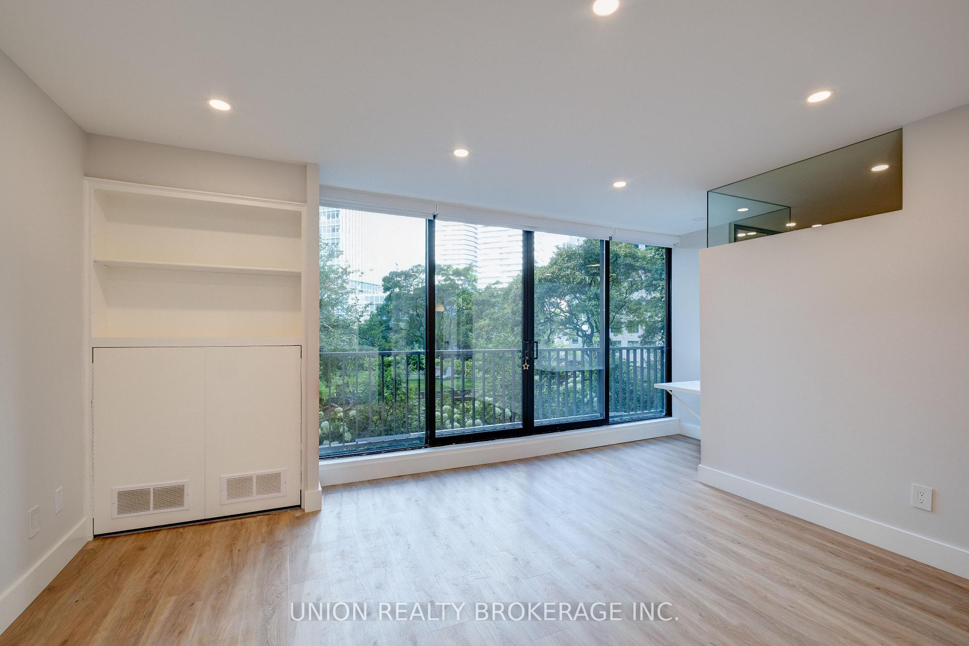 33 Harbour Square Unit 822