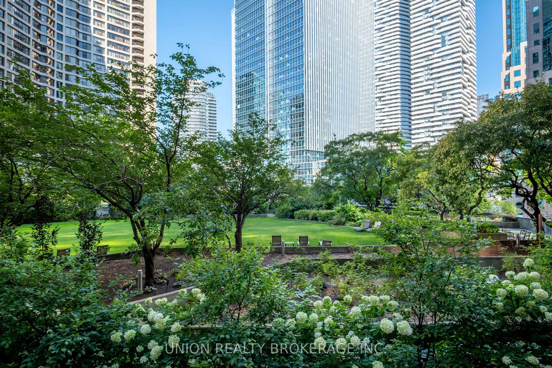 33 Harbour Square Unit 822