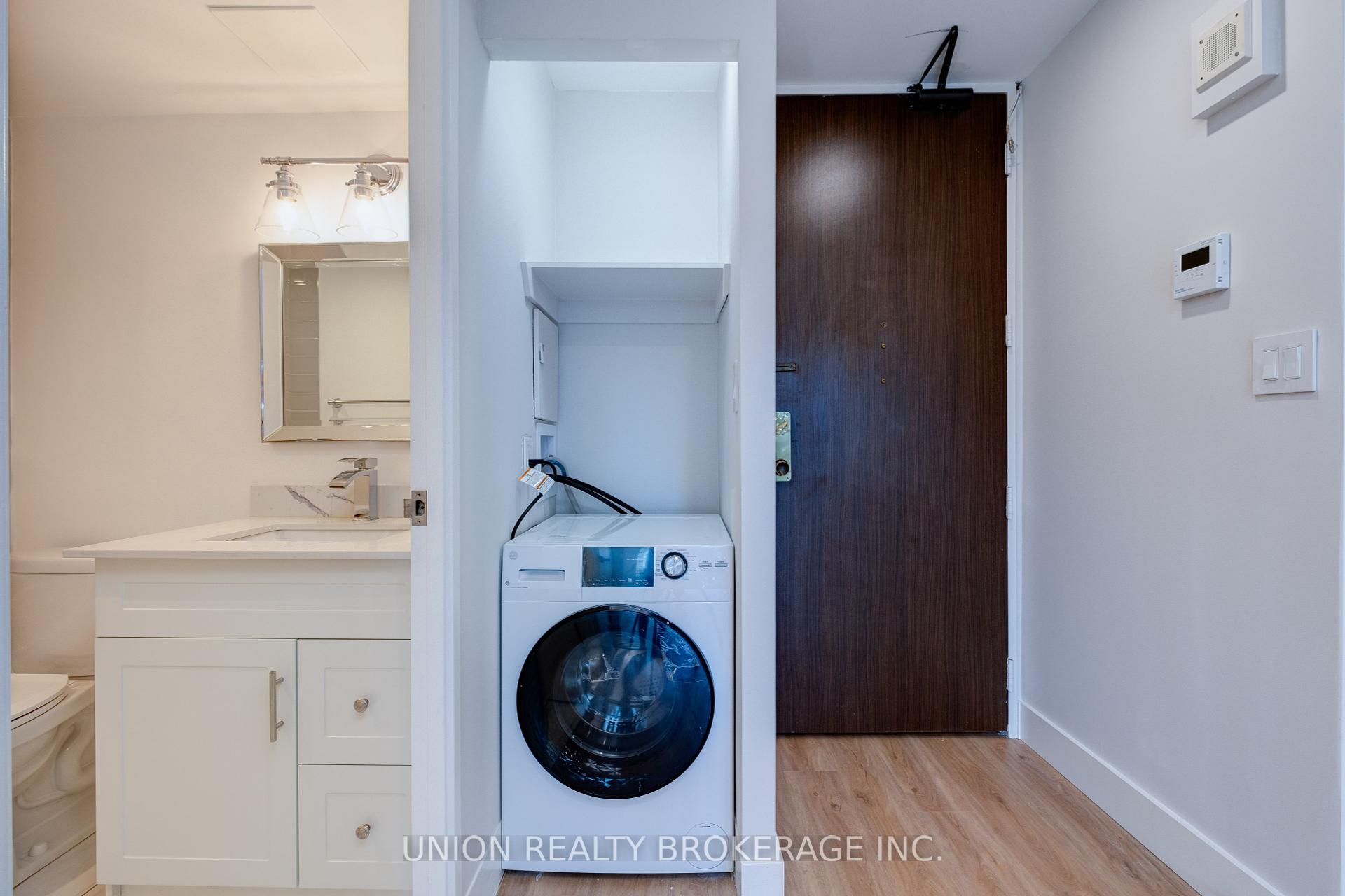 33 Harbour Square Unit 822