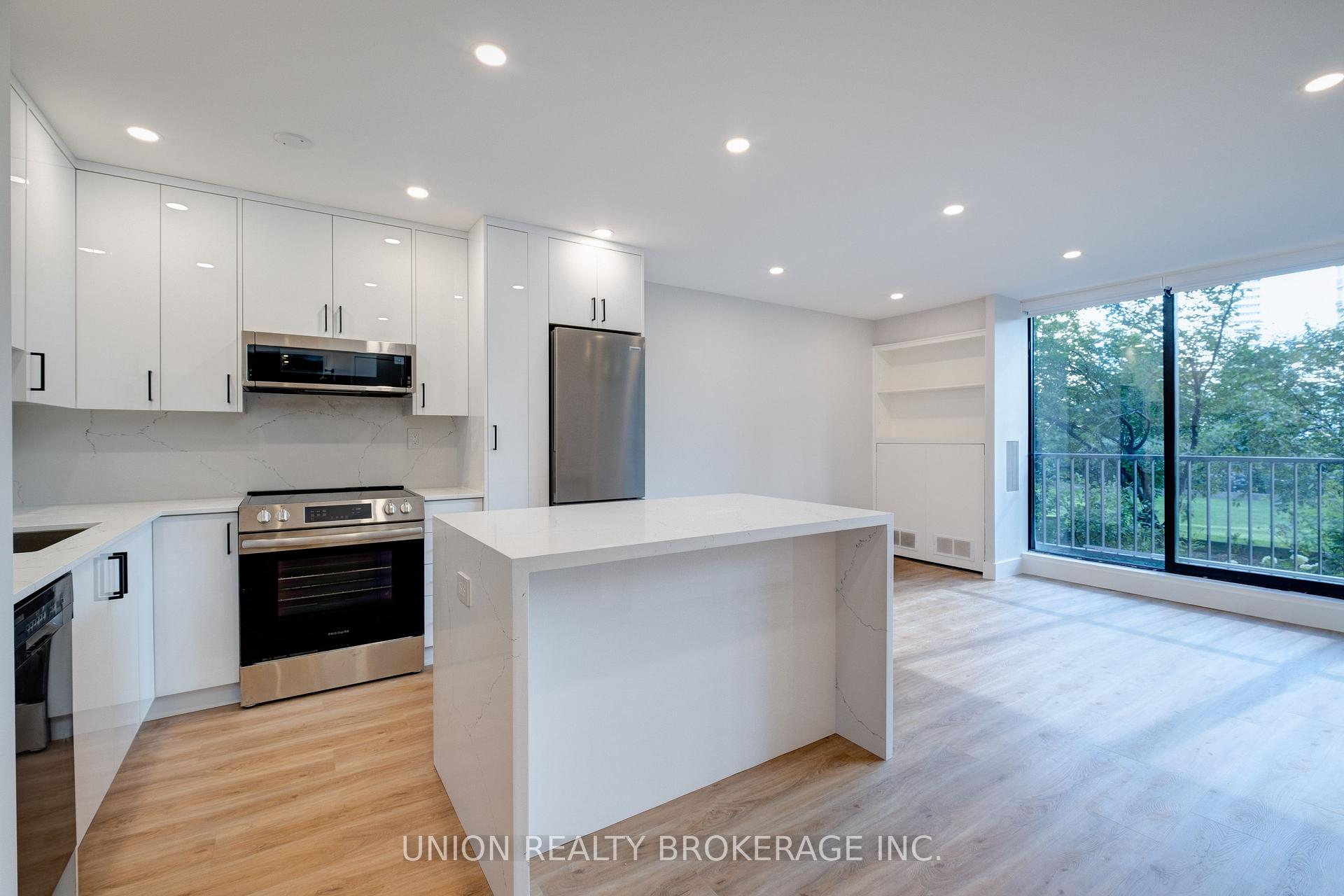 33 Harbour Square Unit 822
