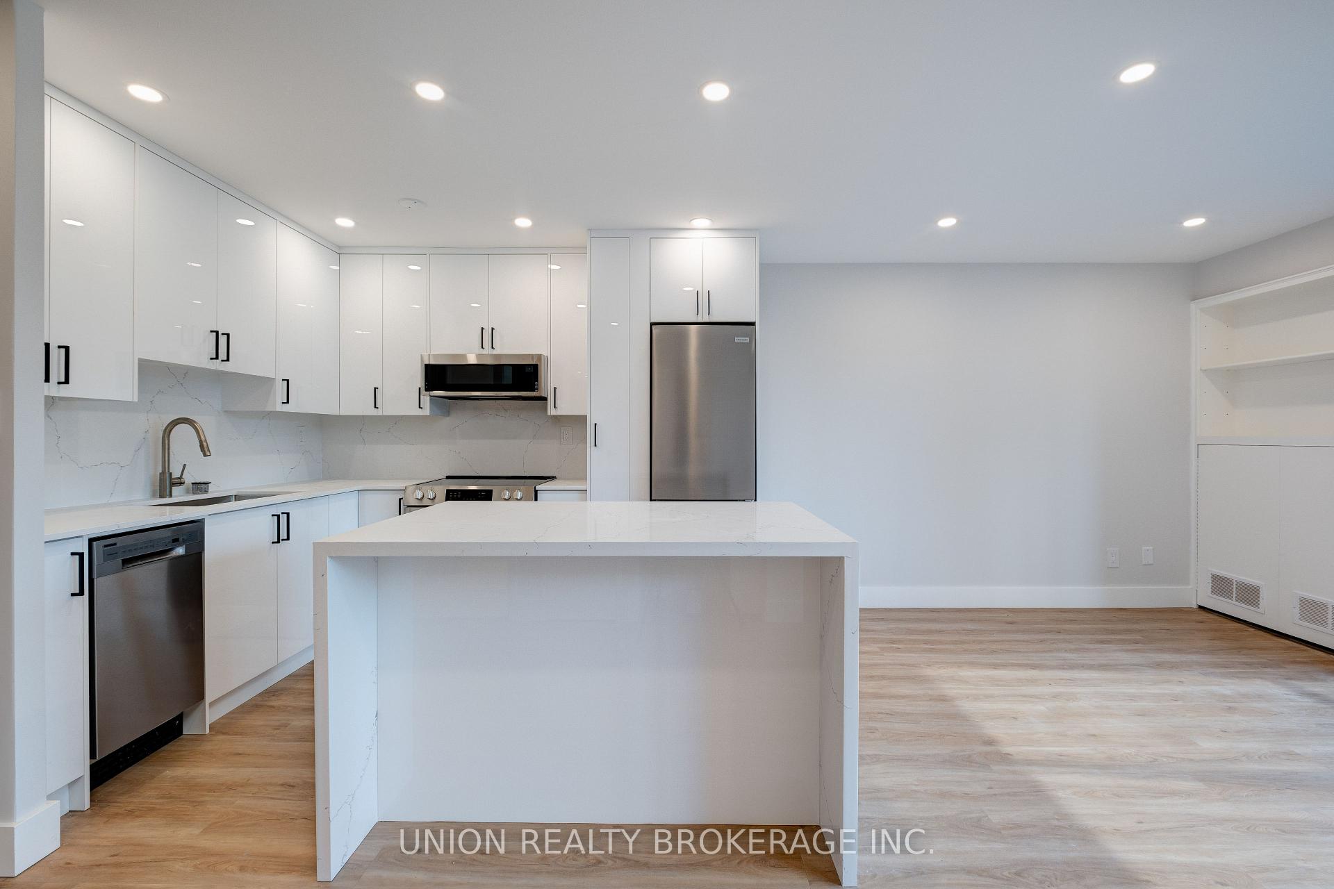33 Harbour Square Unit 822