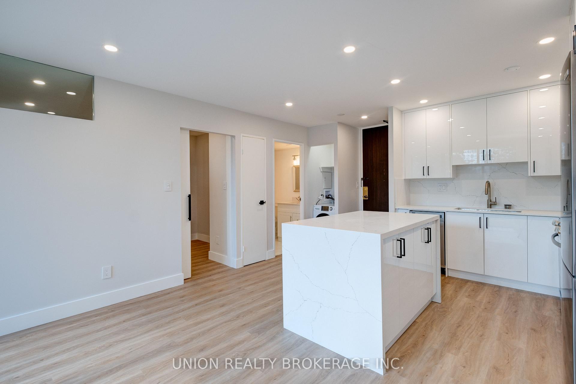 33 Harbour Square Unit 822