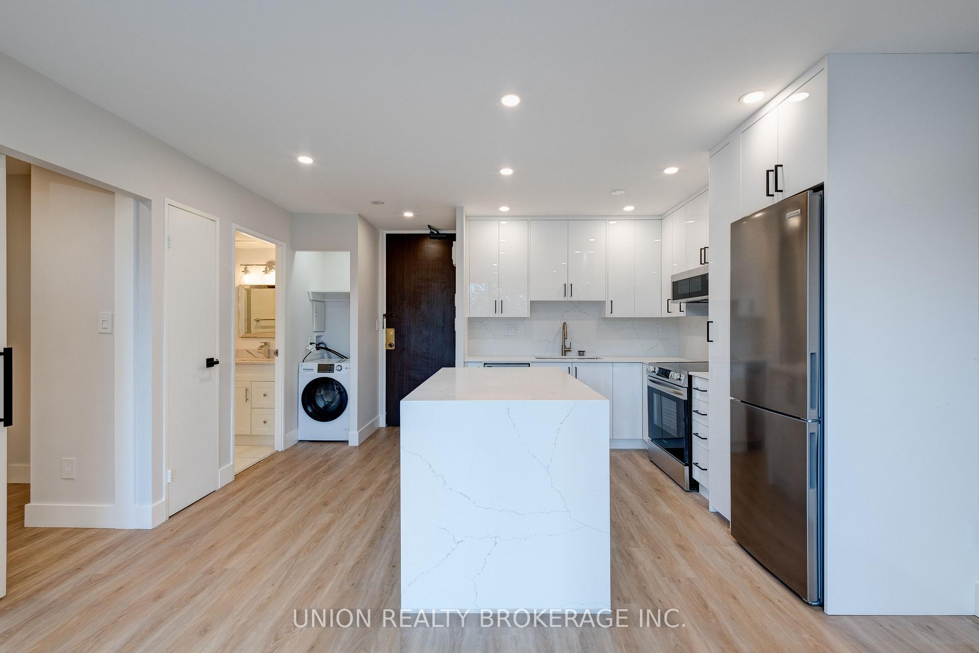 33 Harbour Square Unit 822