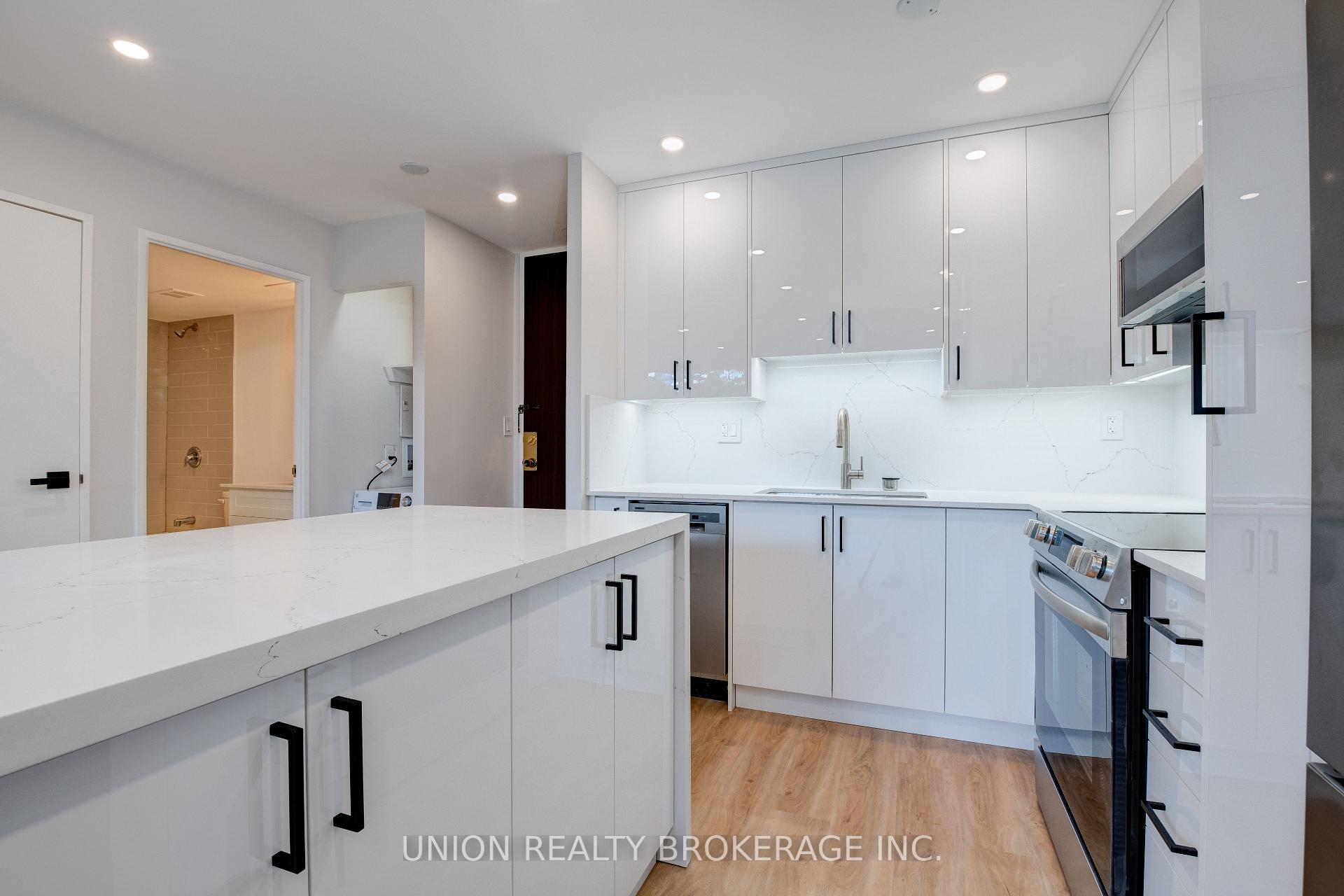 33 Harbour Square Unit 822