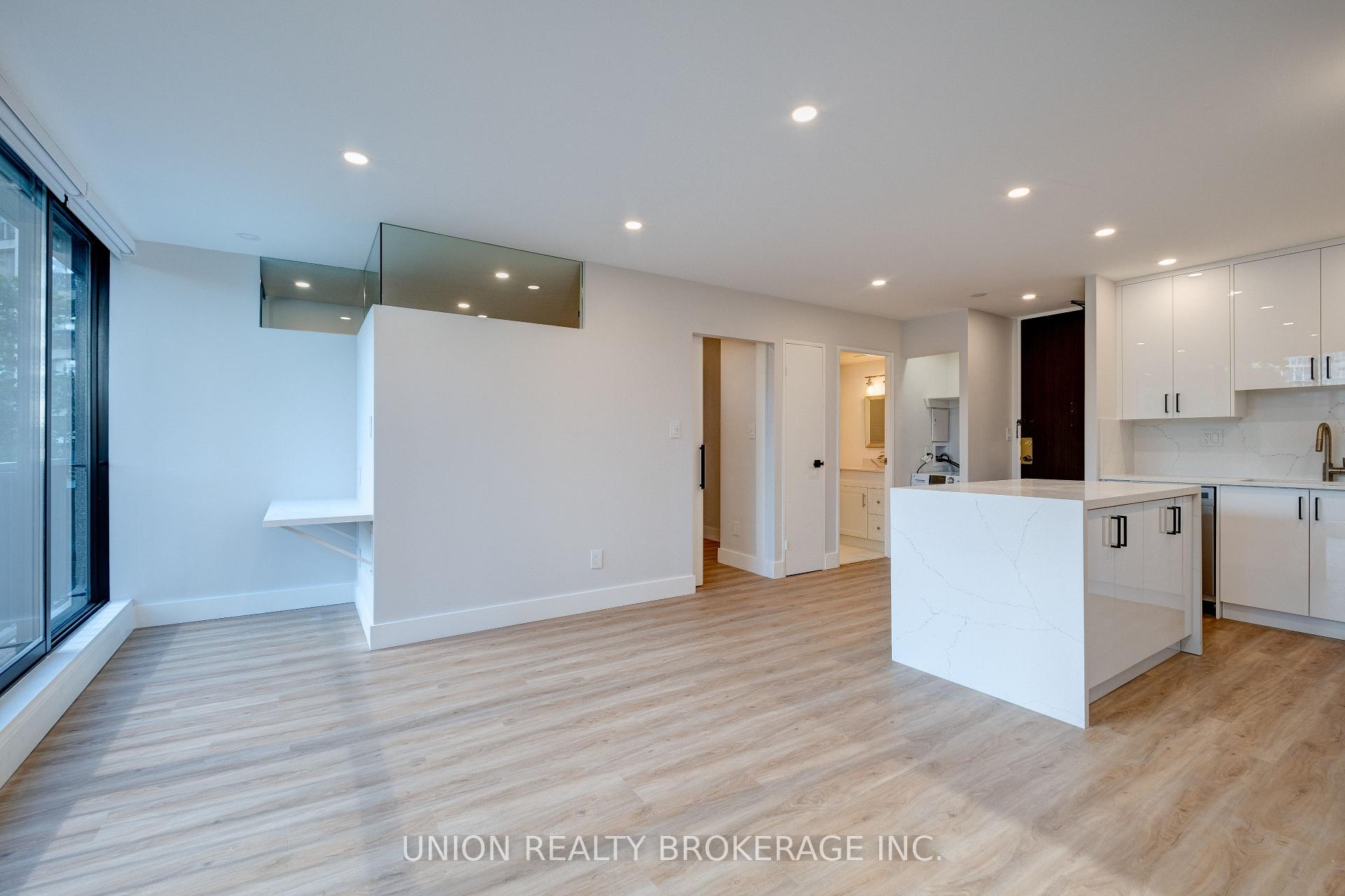 33 Harbour Square Unit 822