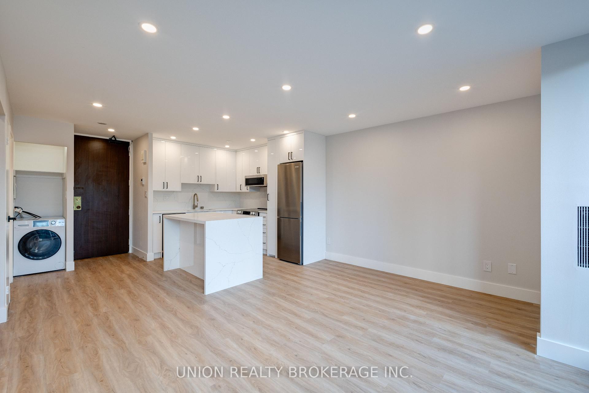 33 Harbour Square Unit 822