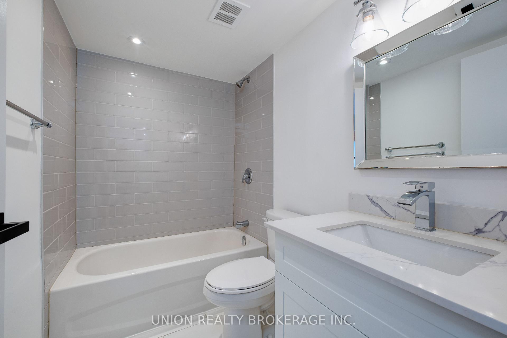 33 Harbour Square Unit 822