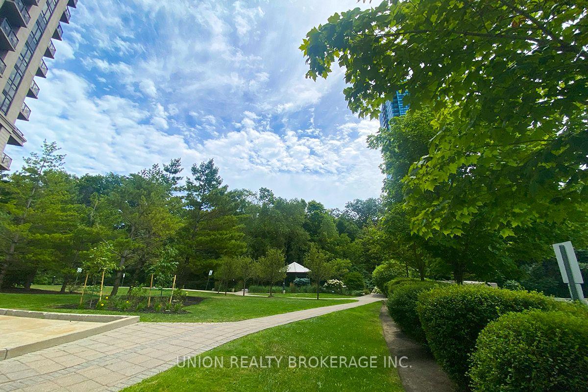 133 Wynford Drive 105