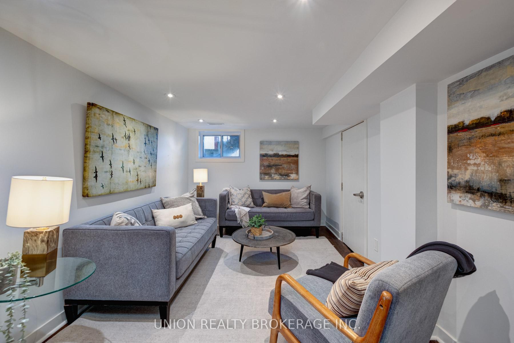 158 Chisholm Avenue, Toronto