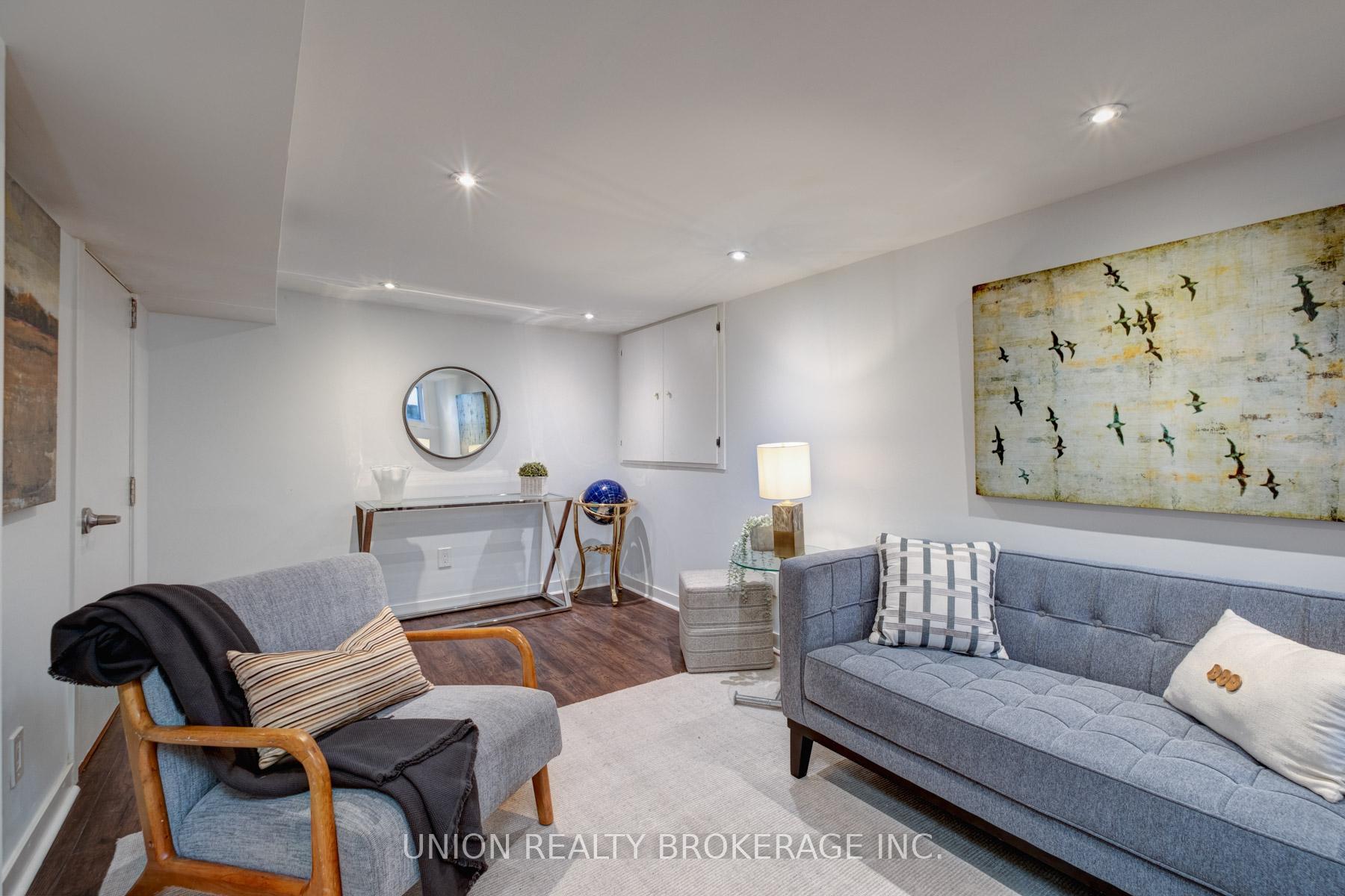 158 Chisholm Avenue, Toronto