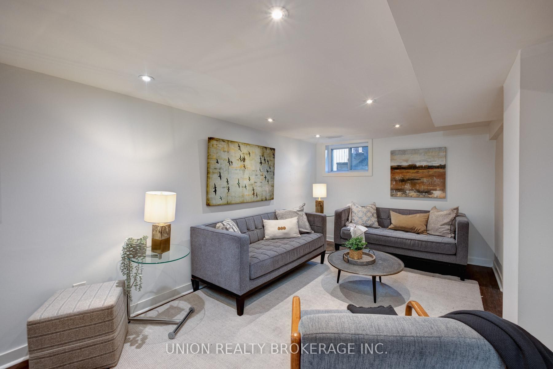 158 Chisholm Avenue, Toronto