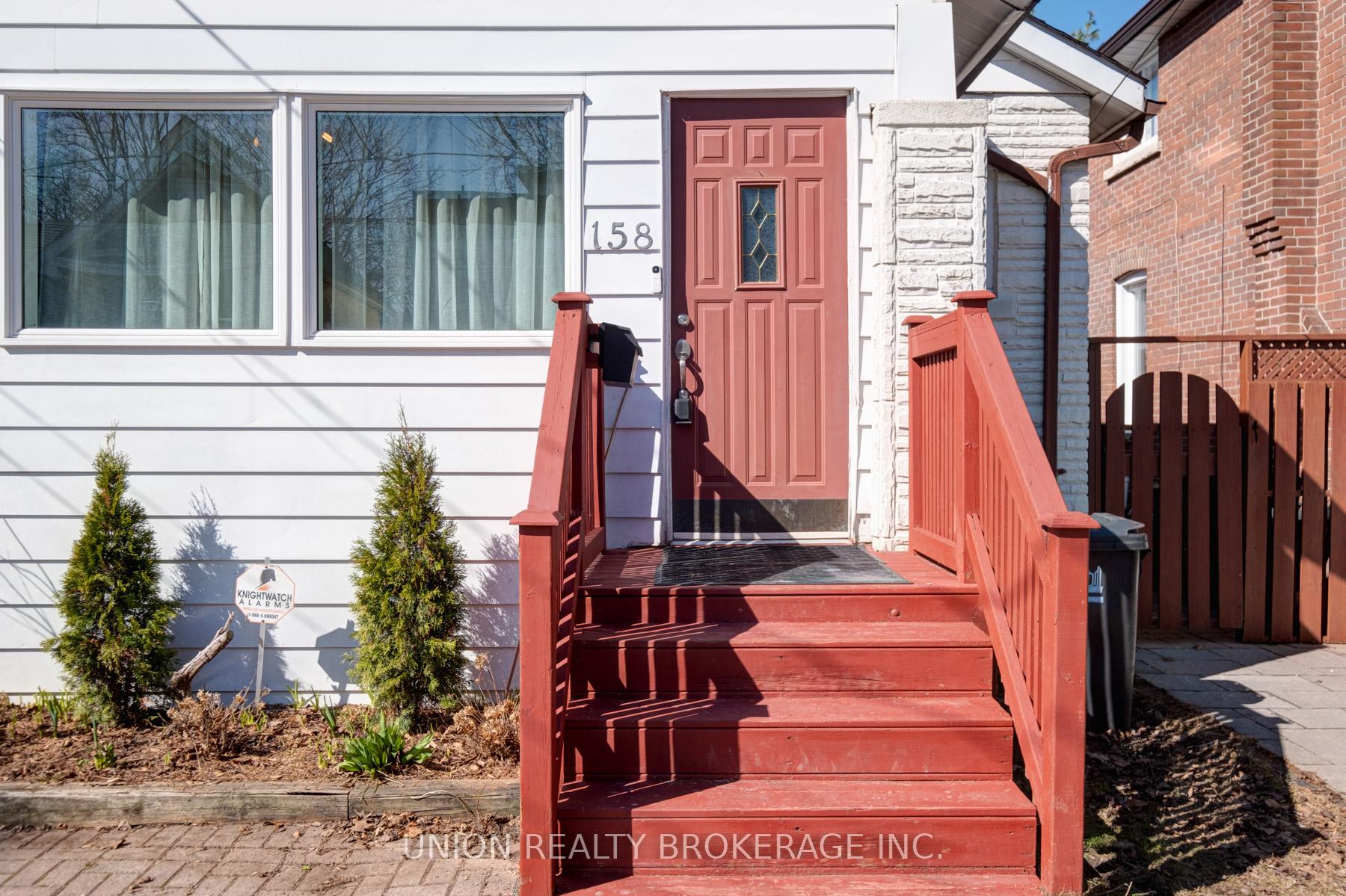 158 Chisholm Avenue, Toronto